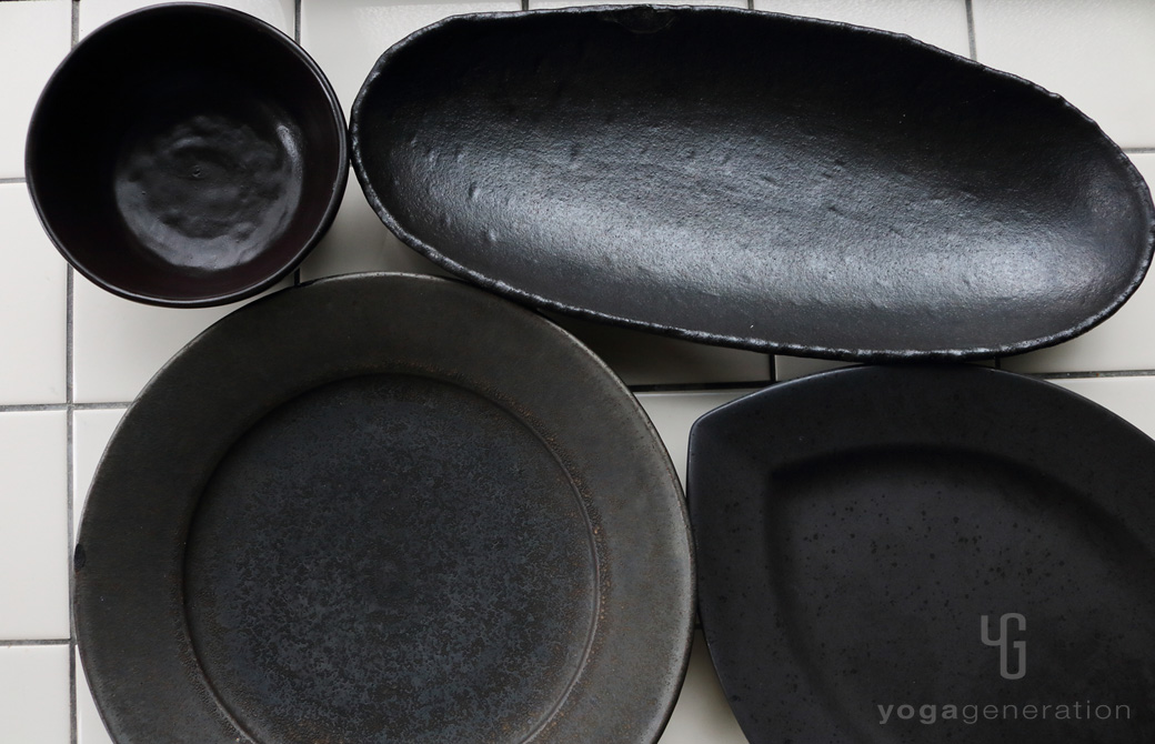 ゆるベジ:黒の皿たち