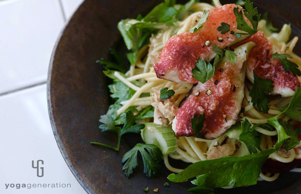 イチジクとツナとセロリのガーリックパスタ