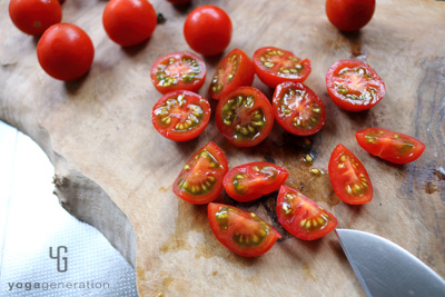 トマトの下ごしらえ