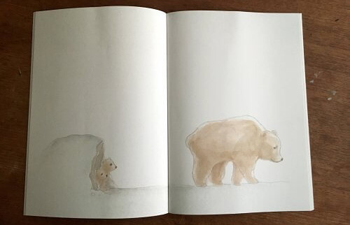 親グマと子グマが載っている絵本の見開き