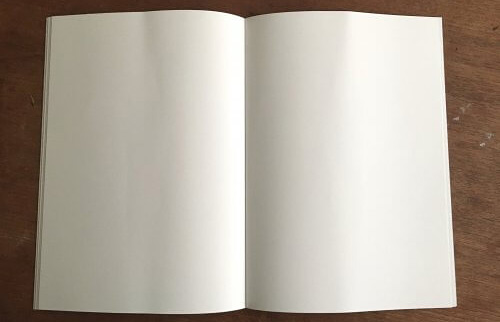 絵本の中の空白の見開き