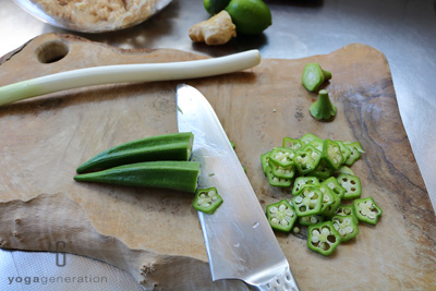 野菜を小口切りにする