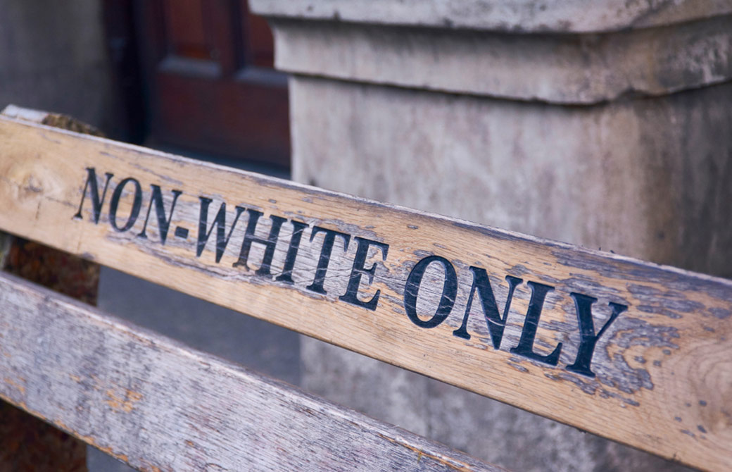 黒人専用のベンチ