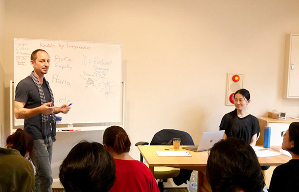 タイラーモンガン先生と通訳のYUKOさん