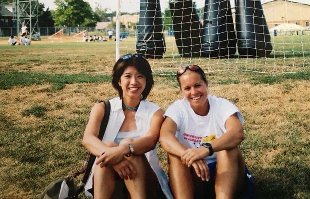 サッカーのアシスタントコーチの頃。ルームメイトと。