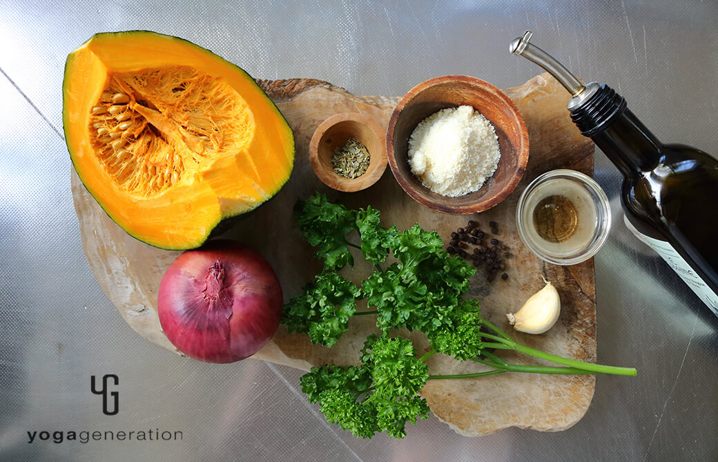 材料のカボチャや紫タマネギ、パセリなど