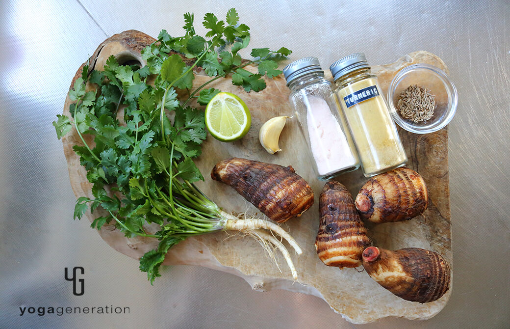 材料の里芋やパクチーなど