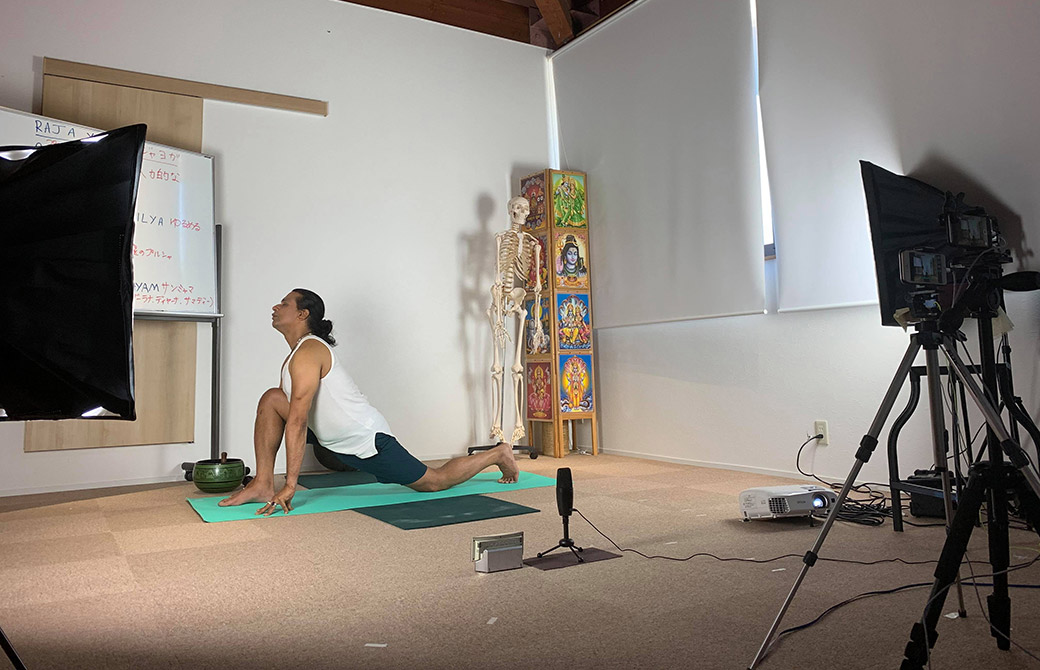 クリシュナ・グルジのヨガクラス