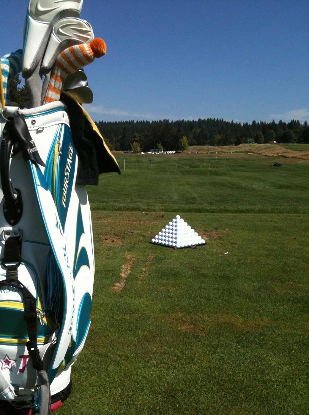 藍プロのキャディーバックは毎シーズンごとに新しいモデルに。年によっては2、3回変わることも。