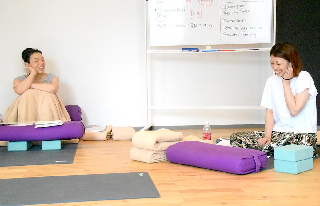 リストラティブヨガ集中講座の一幕