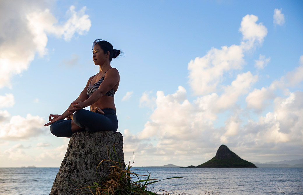 ヨーコ・フジワラの瞑想シーン