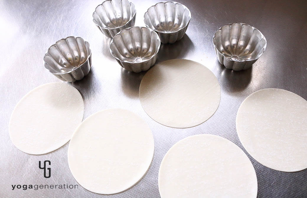 餃子の皮で器を作る