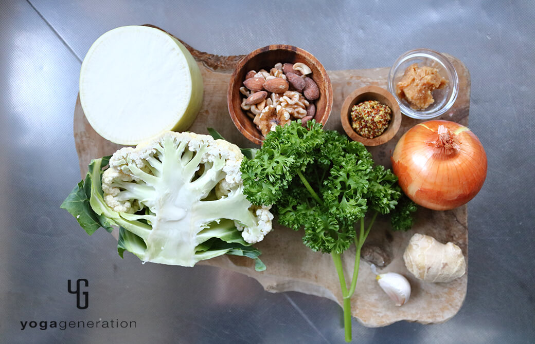 材料の大根やカリフラワー、パセリなど