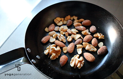 ナッツ乾煎り