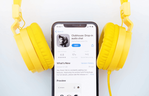 スマートフォンとヘッドフォン