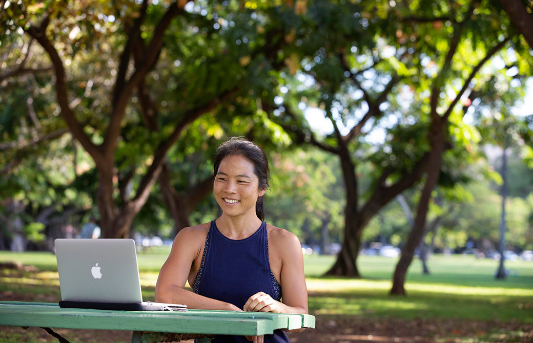ヨーコ・フジワラ先生がオンライン配信している様子