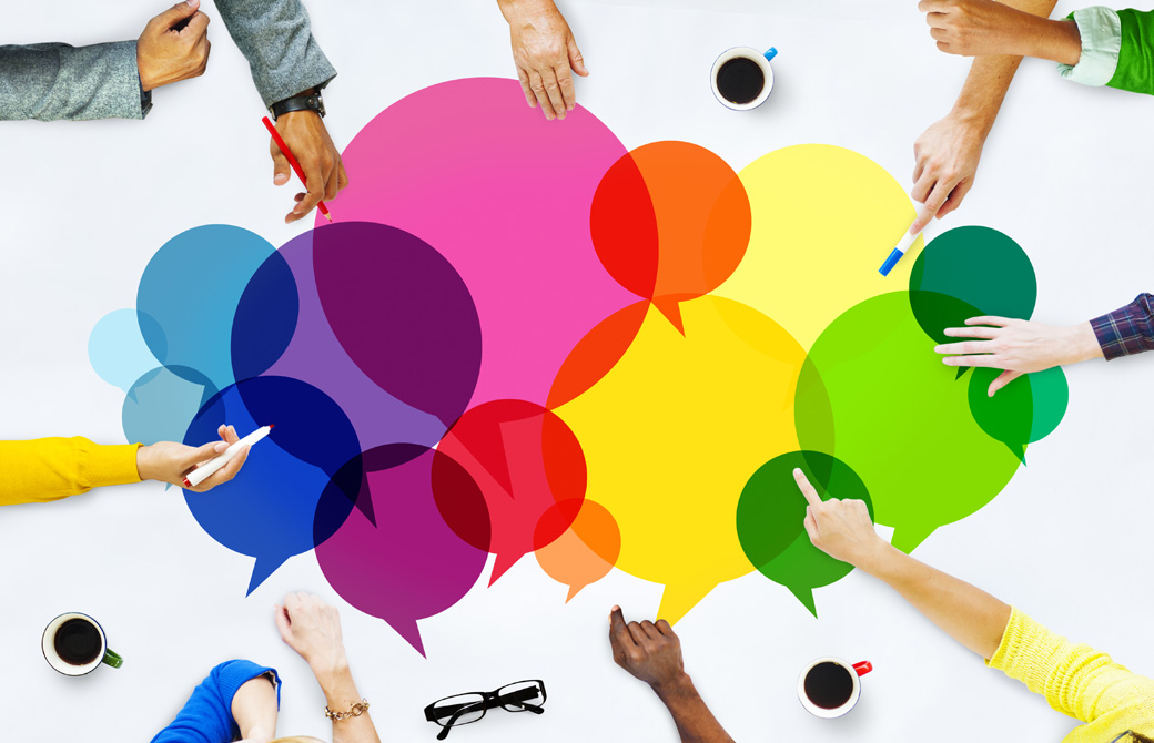 意見を言い合っている様子