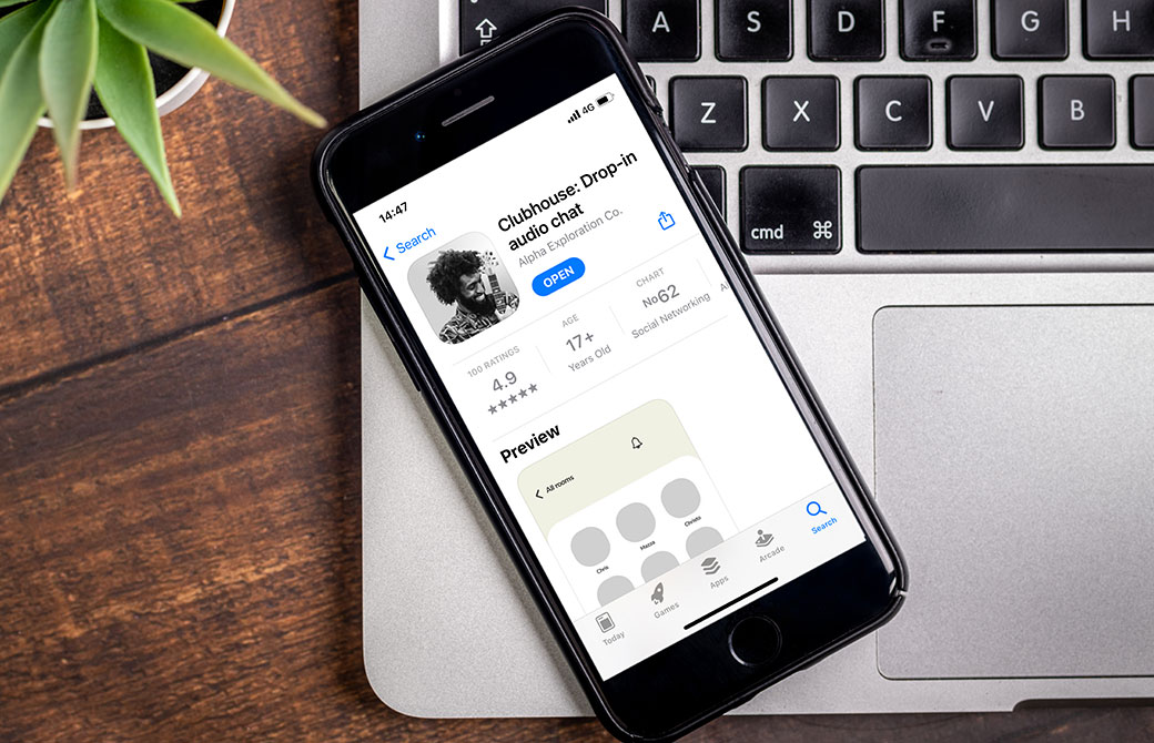 クラブハウスのスマホ