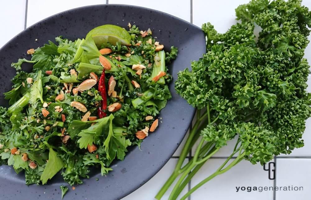 アンチョビーガーリックなパセリソースで、爽やかサラダ