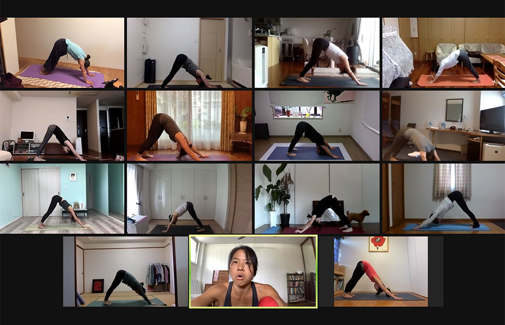 ヨーコ・フジワラのRYT200レッドクラスのプラクティス