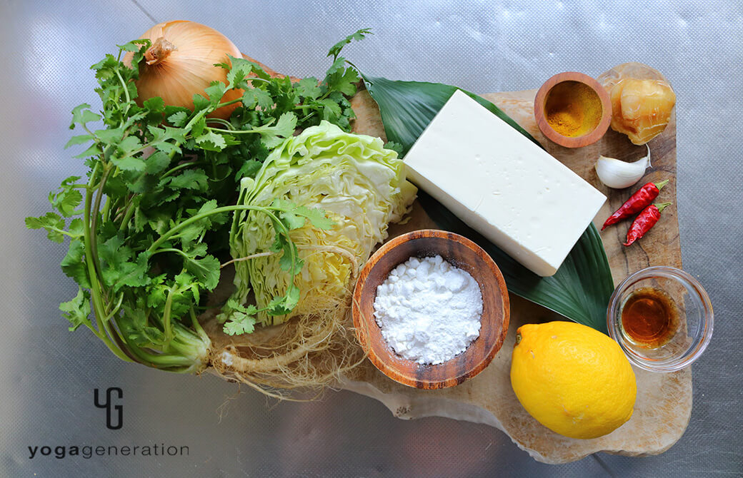材料のレモンや豆腐、キャベツなど