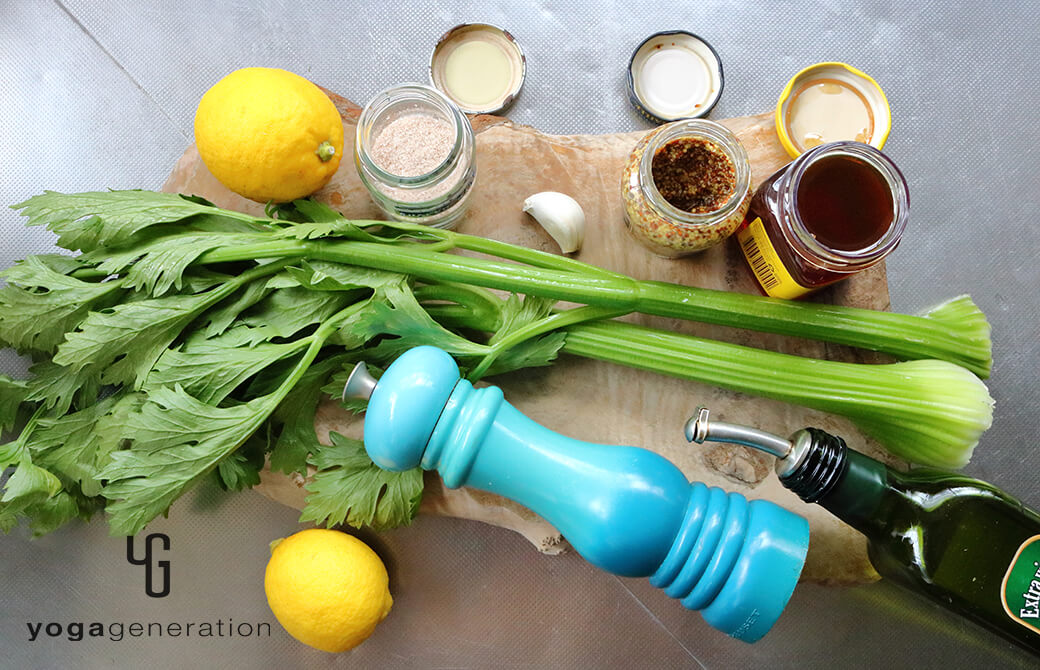 材料のレモンやセロリ、ニンニクなど