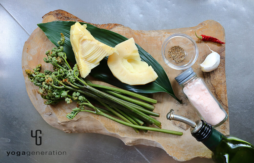 材料のタケノコやワラビ、クミンシードなど