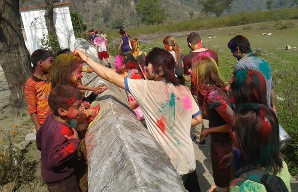 初対面の人とも一緒に春の歓びを共有する