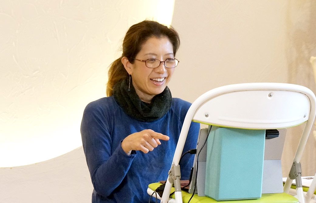 ヨガアカデミー大阪で講座を配信してくれる邦子先生