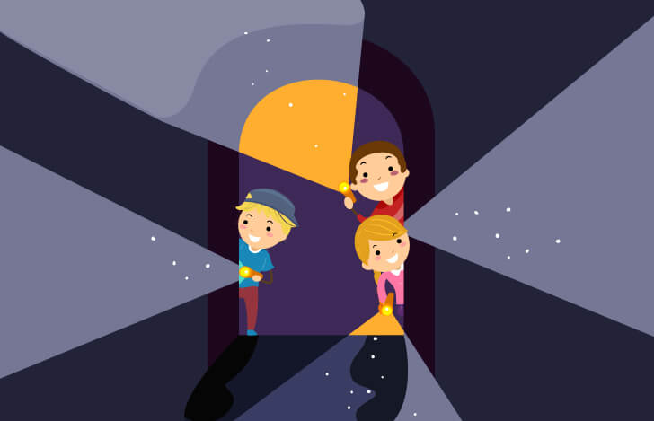 暗闇をライトで照らす子供探偵団