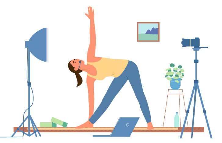 オンラインクラスを行うヨガインストラクター