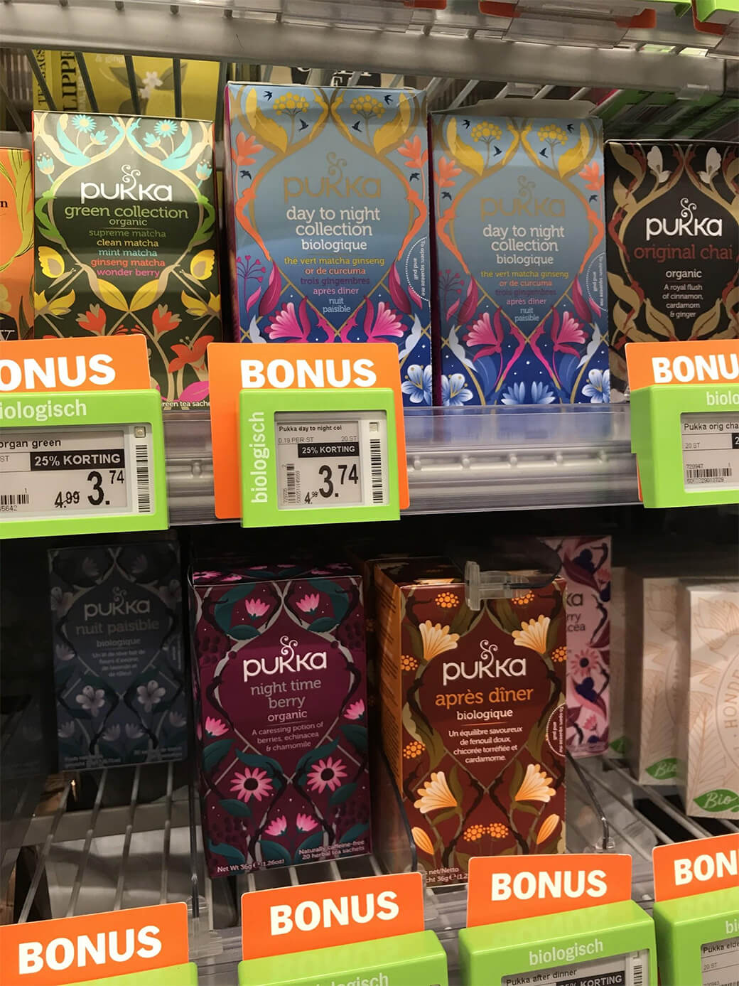 スーパーのお茶コーナーにて