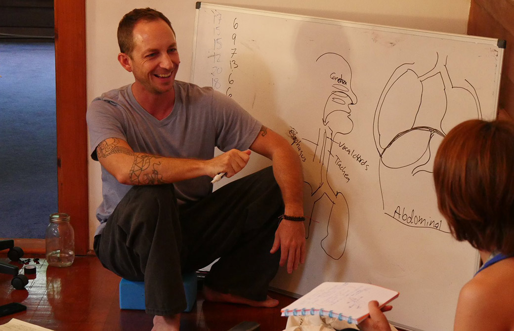ハワイヨガ留学企画で解剖学を教えているタイラー先生