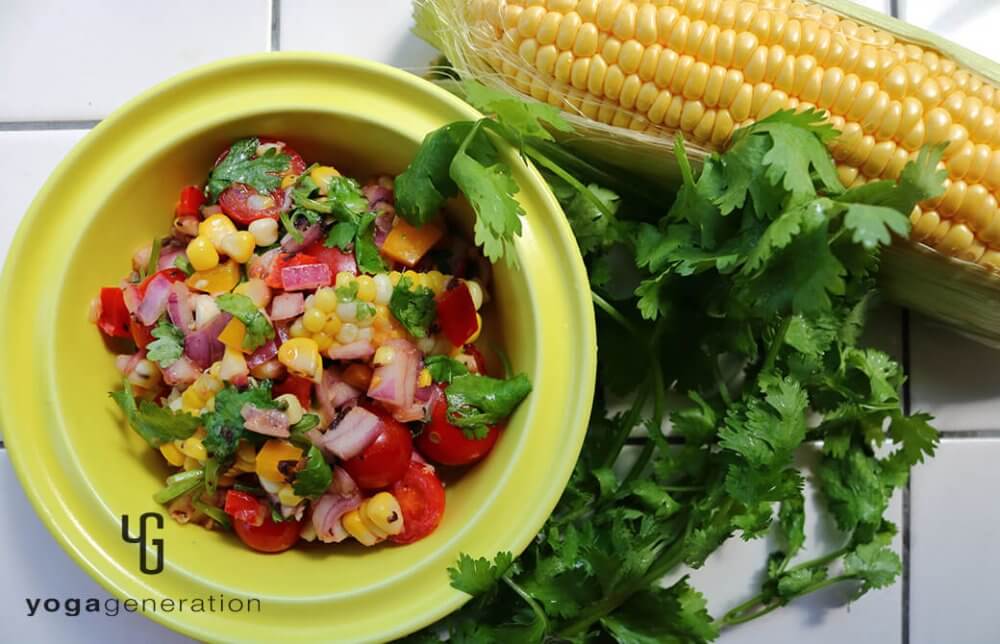 梅味スパイシーなトウモロコシとトマトのザクザク・サラダ