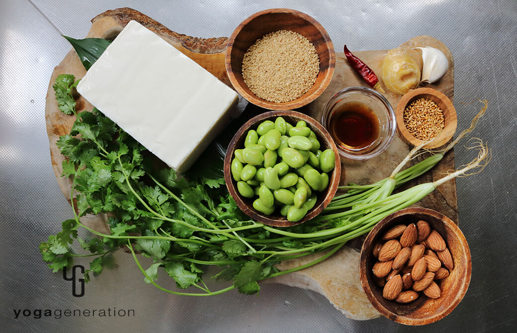 材料の枝豆や豆腐、パクチーなどの食材