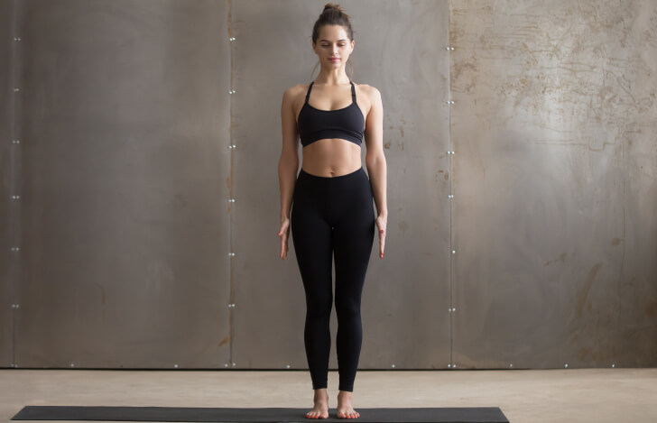 タダアーサナの女性