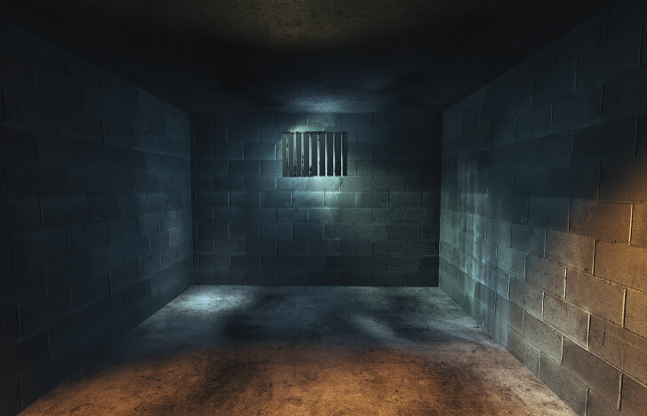 薄暗い牢屋