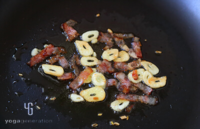 ガーリックソース作り