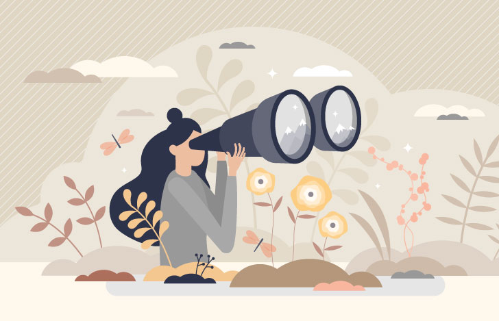 双眼鏡を覗きながら遠くを見る女性