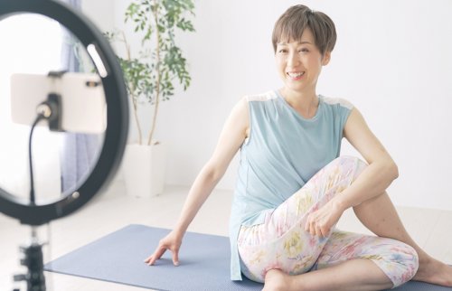 オンラインヨガ中年女性