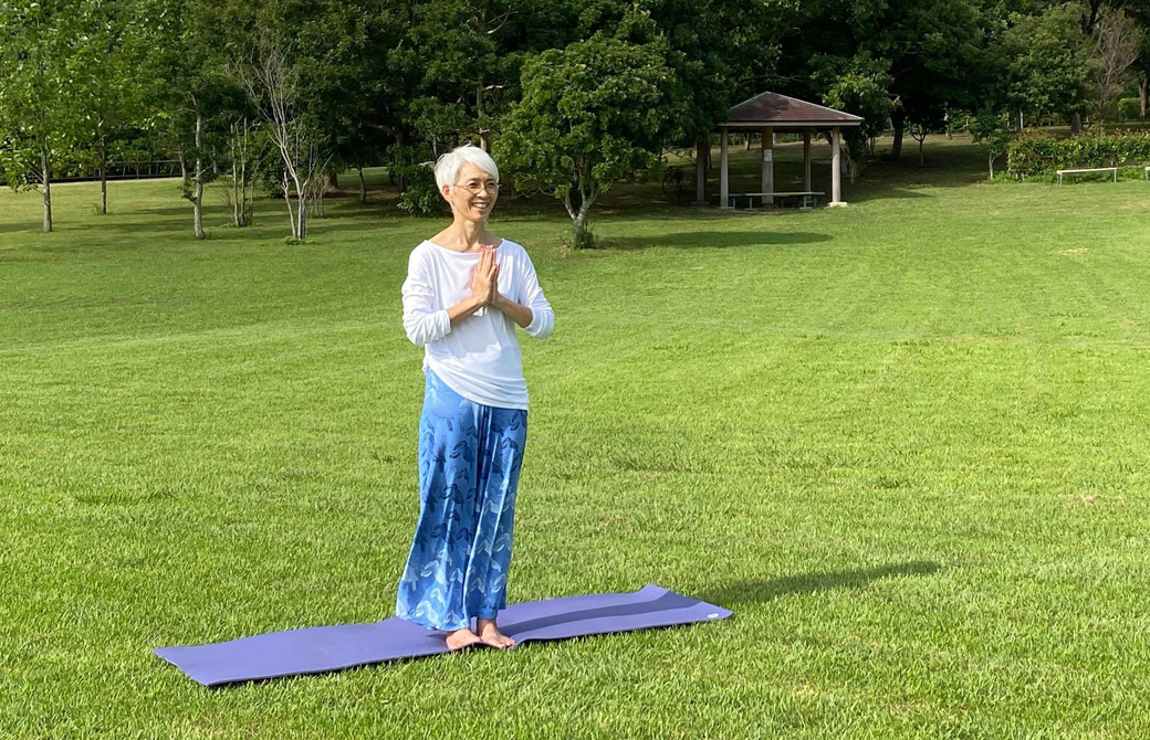 中井先生外ヨガ立位