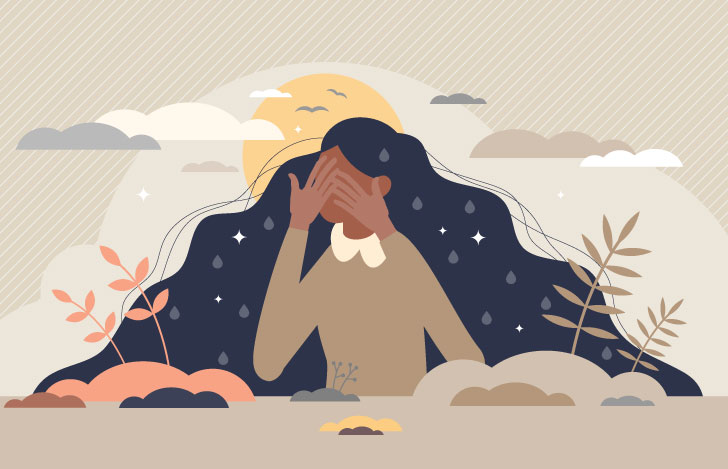 両手で顔を覆う女性