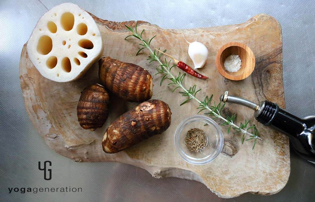 材料のレンコン、サトイモ、ローズマリーなど