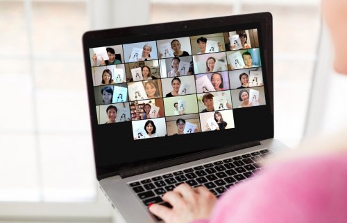 顔ヨガAD集合写真をPCで見る