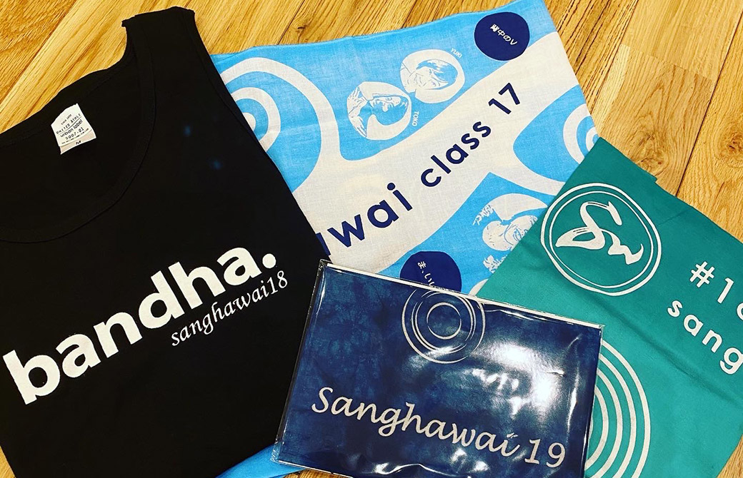 ヨーコ・フジワラRYT200の卒業生記念手ぬぐいやTシャツ