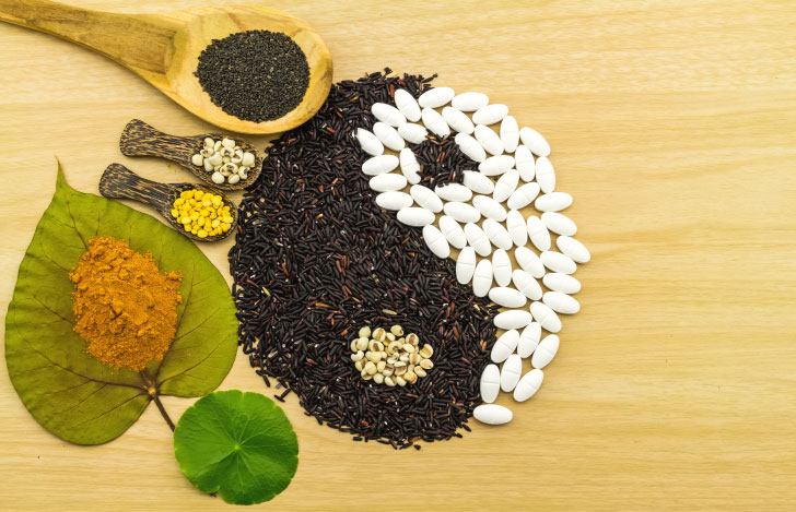 食物で形作られた陰陽のマーク