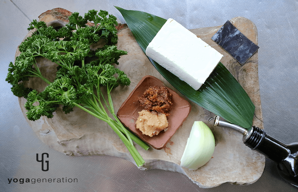 材料のパセリや絹ごし豆腐、味噌など