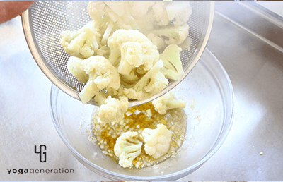 熱々カリフラワーをマリネ