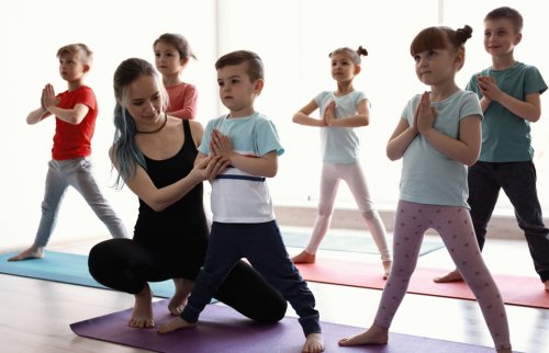 キッズヨガクラス風景