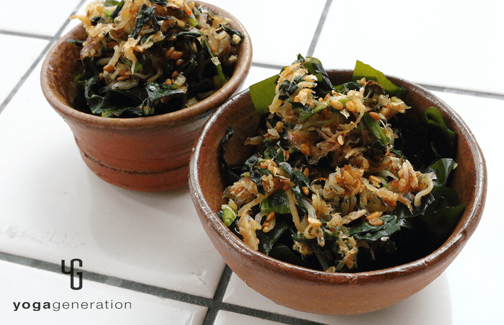 油通したワカメとも相性抜群！青菜の焦がし醤油ふりかけ